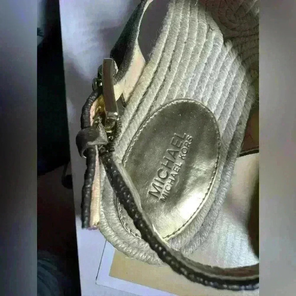 Michael kors sandals Size 7.5 - Picture 7 of 8